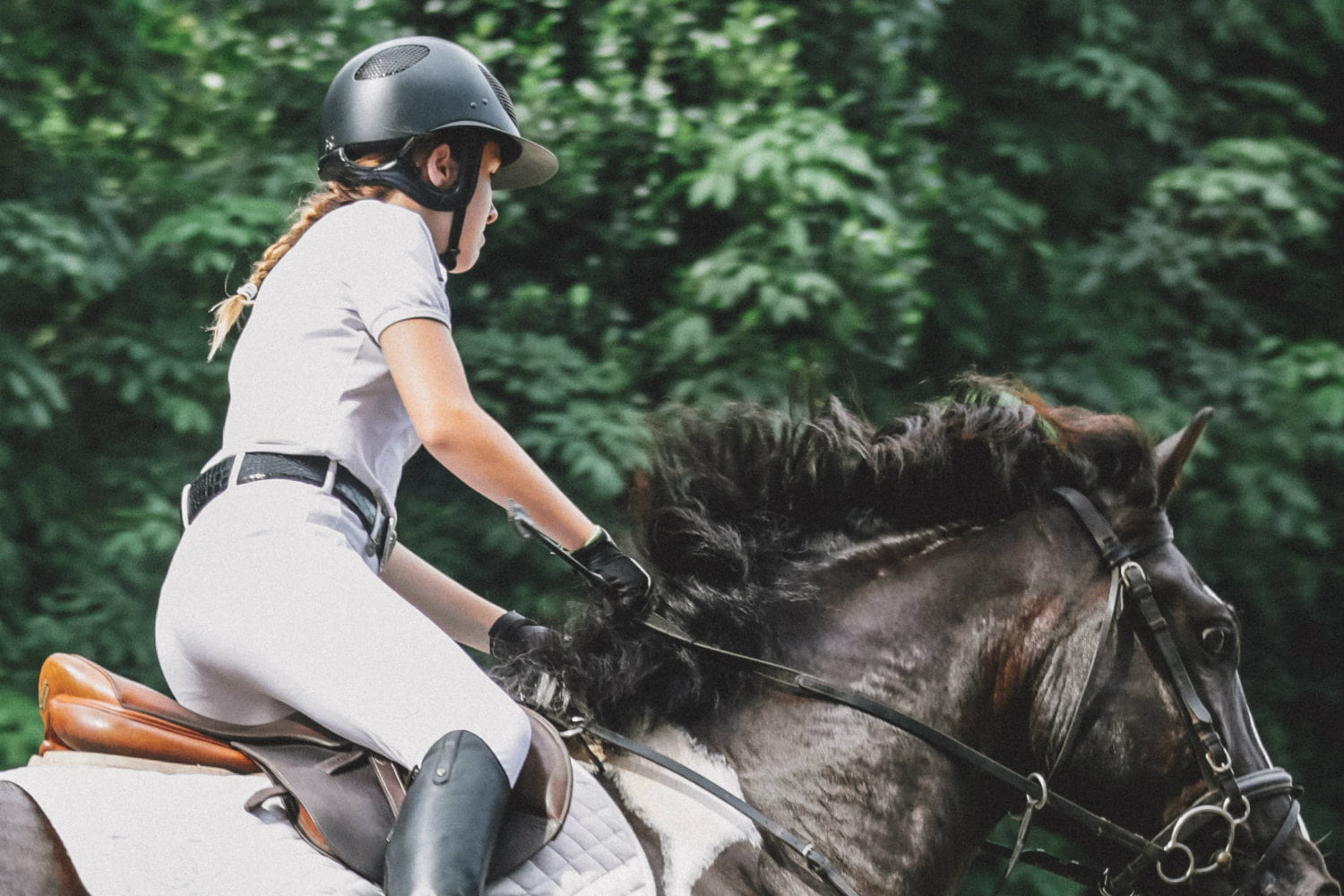 At ride med trusser til hest