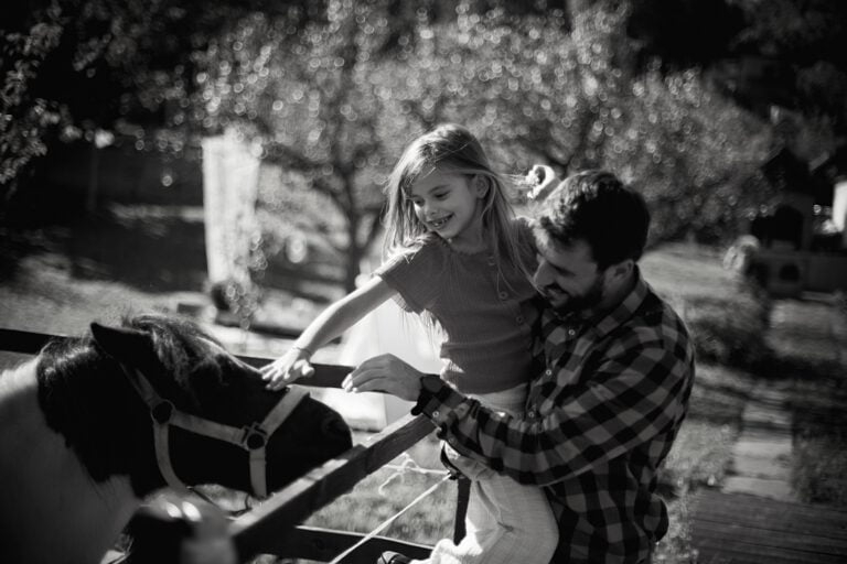 10 hyggelige grunde til, at enhver far burde købe en pony til sin datter