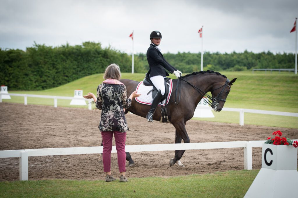 Rytter får kritik til dressurstævne