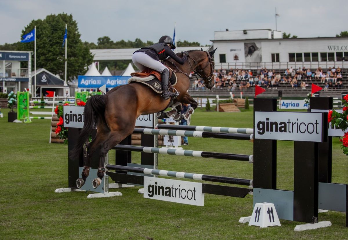 Mathilda Hansson med Helga TH.O. blev nummer to i NAF Five Star Pony Grand Prix ved Falsterbo onsdag. Foto: Malgré Tout