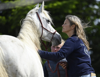 mayanne florman har udviklet true lead metoden og specialiseret i terapi med hesten som guide. foto mayanne florman.
