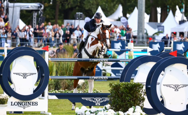  tyske gerrit nieberg og hans 10 årige vallak ping pong van de lentamel har gjort sig positivt bemærket i touren. foto lgct