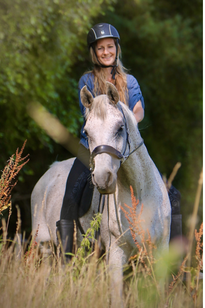 helene gjerding opfordrer til at man bygger ny kommunikation med sin hest gennem små skridt. foto mille berger schlundt