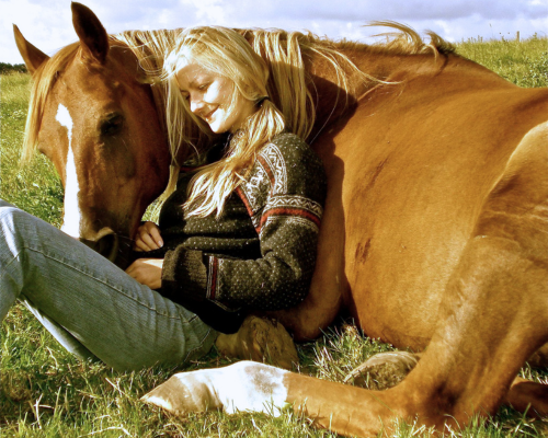 helene gjerding er blandt andet uddannet naturterapeut og arbejder også med hesteguidet terapi. foto helene gjerding