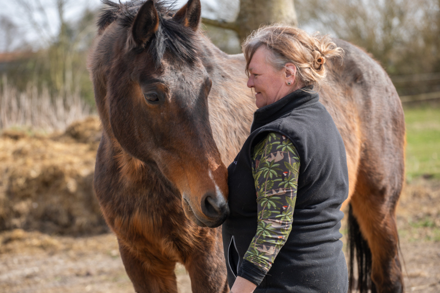 et skub er også kommunikation lyt til, hvad din hest fortæller, er ikke ulydighed – det er et sprog understreger terapeut dorte christiansen. foto bestphoto