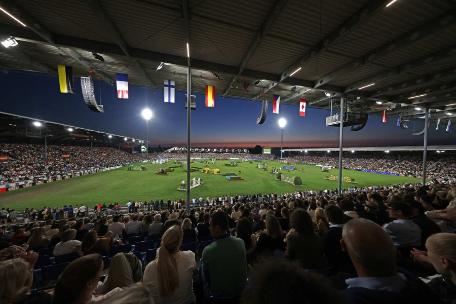 chio aachen er verdens største ridesportsevent. det besøges af omkring 350.000 tilskuere hvert år, samler cirka 1.000 heste og har hovedstadions med en kapacitet på 40.000 siddepladser. foto chio