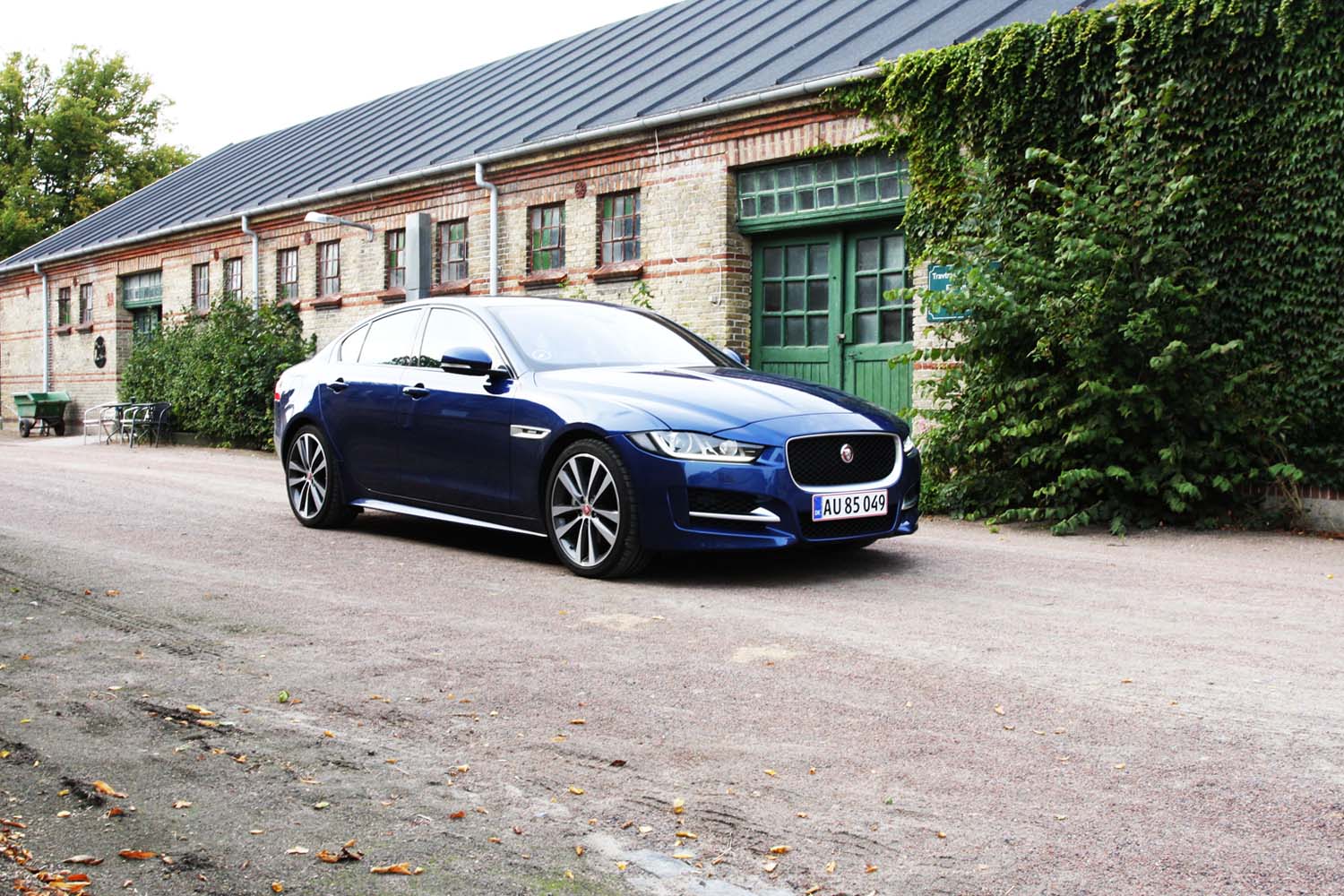 jaguar_xe_r-sport_04